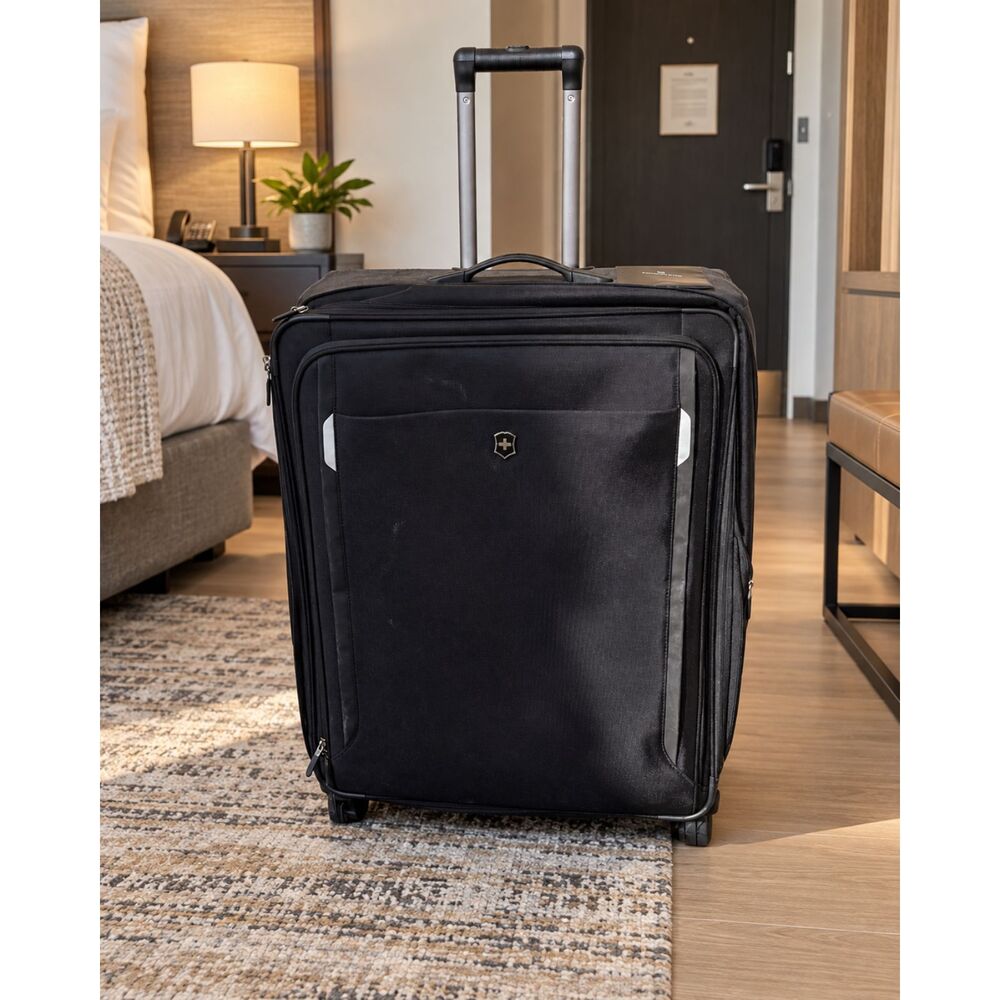 28" Victorinox Swiss Army Large Black Rolling Suitcase Pack More Orange Interior